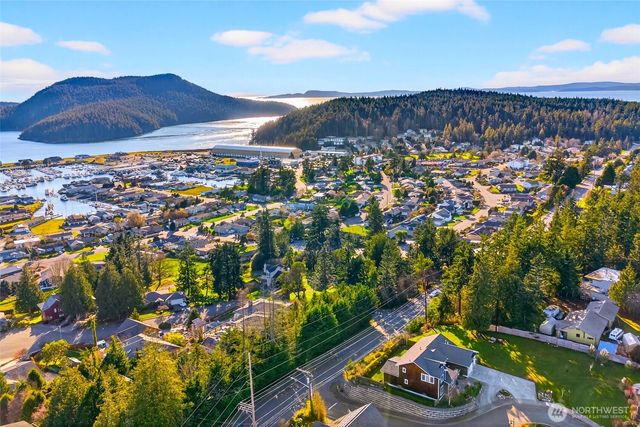 2810 Grady Lane, Anacortes, WA 98221