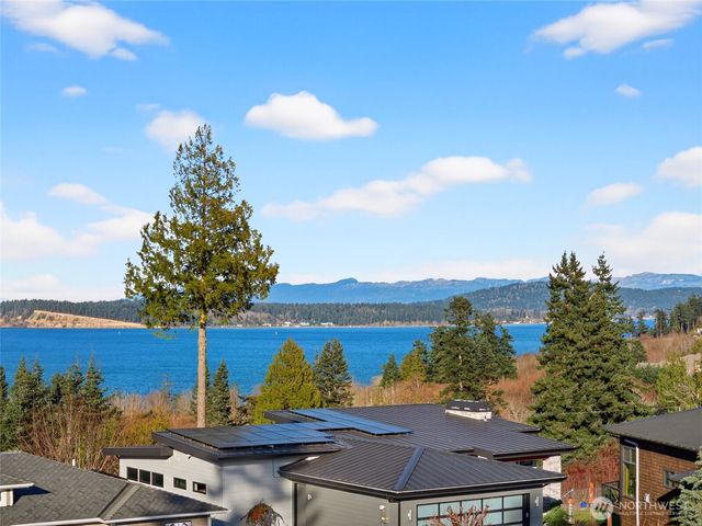2810 Grady Lane, Anacortes, WA 98221