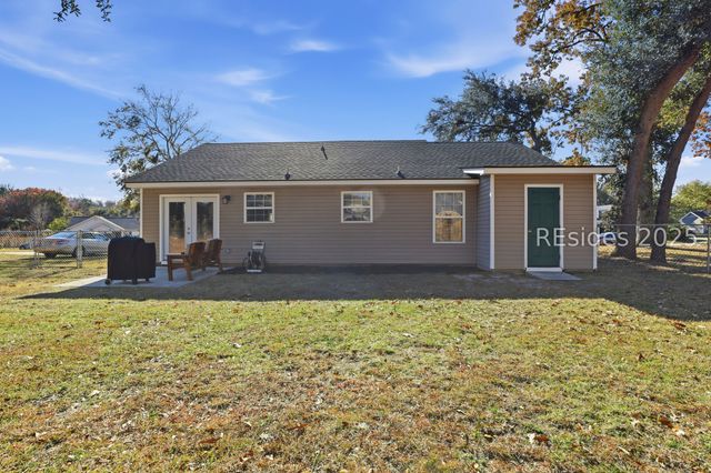 43 Southern Magnolia Dr, Beaufort, SC 29907