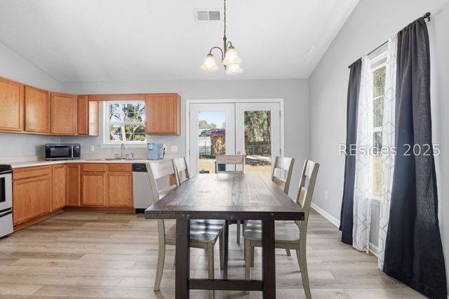 43 Southern Magnolia Dr, Beaufort, SC 29907