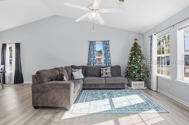 43 Southern Magnolia Dr, Beaufort, SC 29907