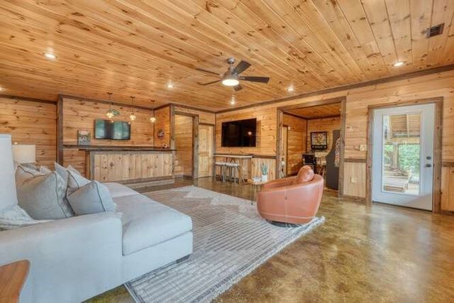514 Browns Cove Road, Blue Ridge, GA 30512