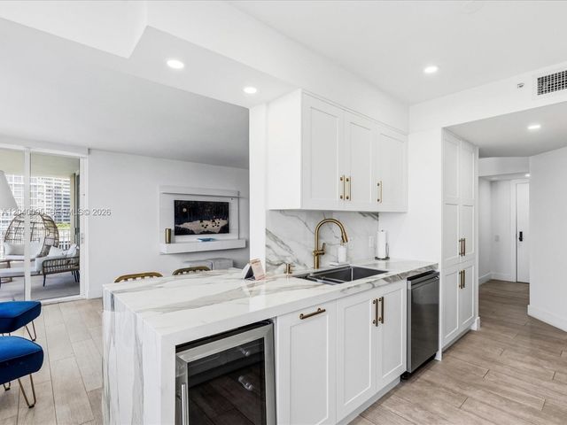 701 Brickell Key Blvd 1903, Miami, FL 33131