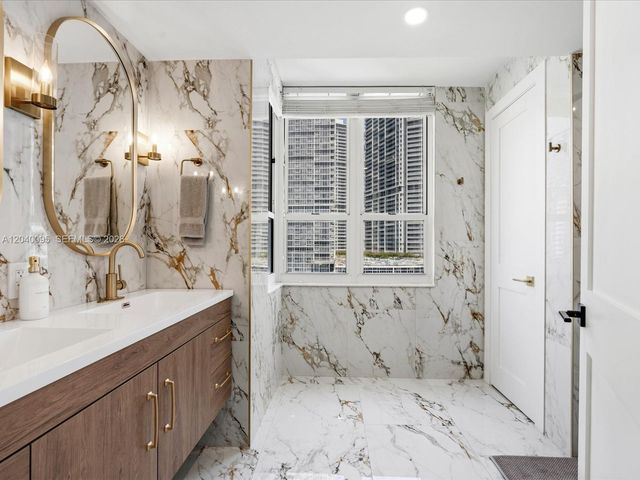 701 Brickell Key Blvd 1903, Miami, FL 33131