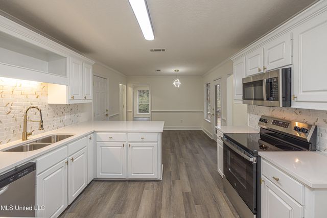 807 Meadow Way Cove, Byram, MS 39272