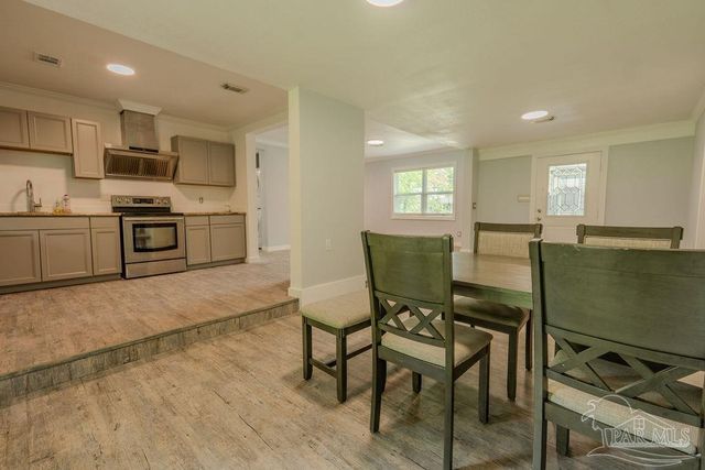 3235 Bayou Dr, Pensacola, FL 32505