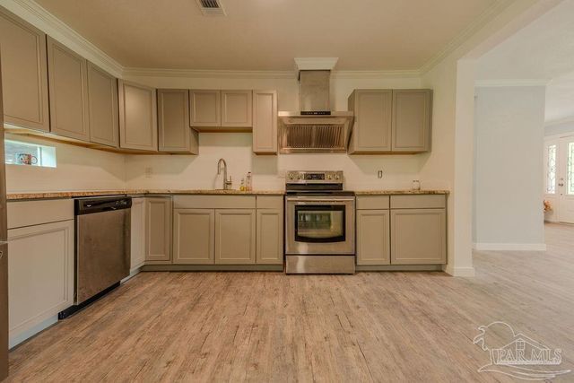 3235 Bayou Dr, Pensacola, FL 32505