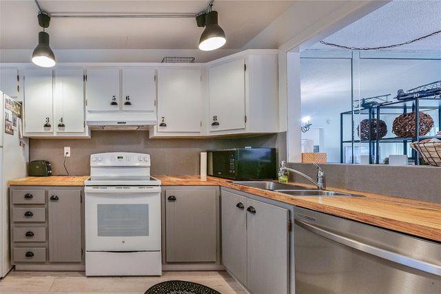 3920 Inverrary Boulevard 404-C, Lauderhill, FL 33319