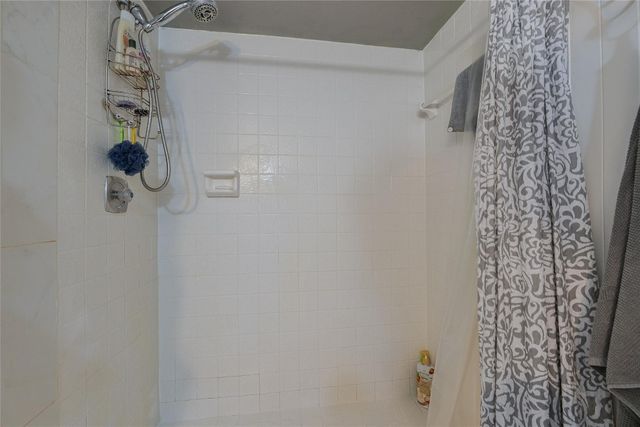 3920 Inverrary Boulevard 404-C, Lauderhill, FL 33319