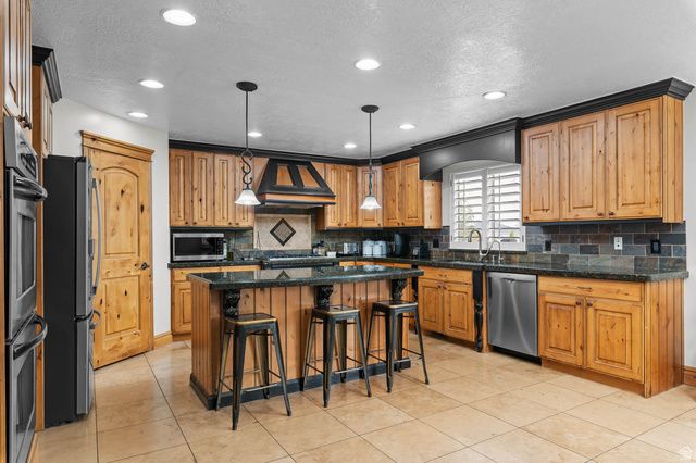 1568 ASHBY GROVE CIR, Riverton, UT 84065
