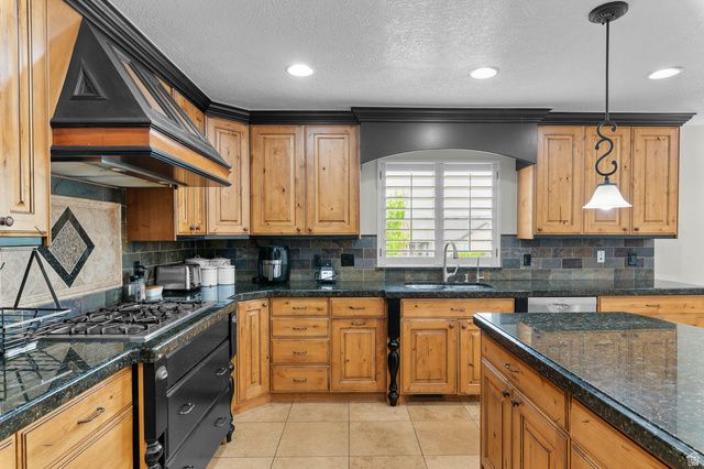 1568 ASHBY GROVE CIR, Riverton, UT 84065