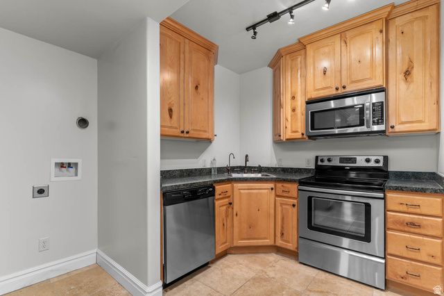 1568 ASHBY GROVE CIR, Riverton, UT 84065