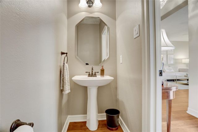 1135 Enclave Square W, Houston, TX 77077