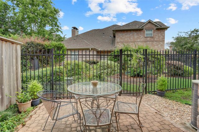 1135 Enclave Square W, Houston, TX 77077