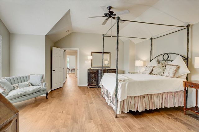 1135 Enclave Square W, Houston, TX 77077
