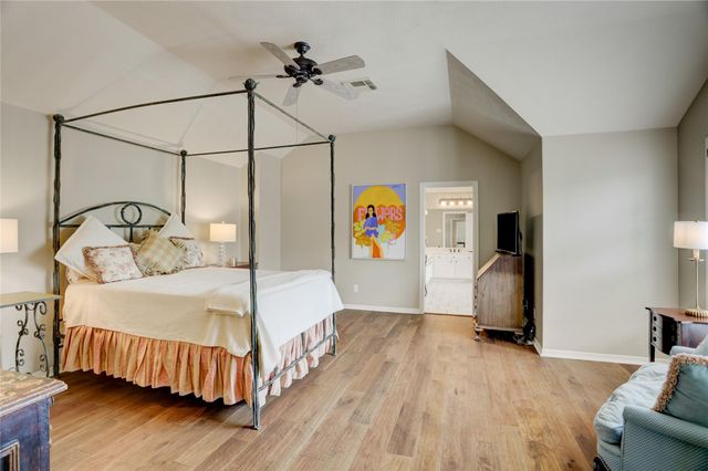 1135 Enclave Square W, Houston, TX 77077