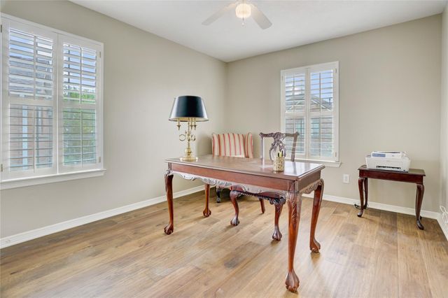 1135 Enclave Square W, Houston, TX 77077