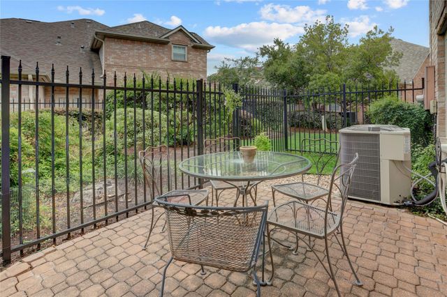 1135 Enclave Square W, Houston, TX 77077