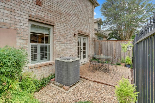 1135 Enclave Square W, Houston, TX 77077
