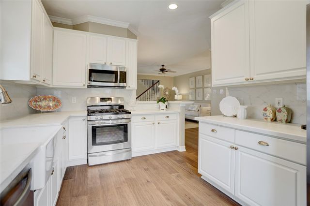 1135 Enclave Square W, Houston, TX 77077