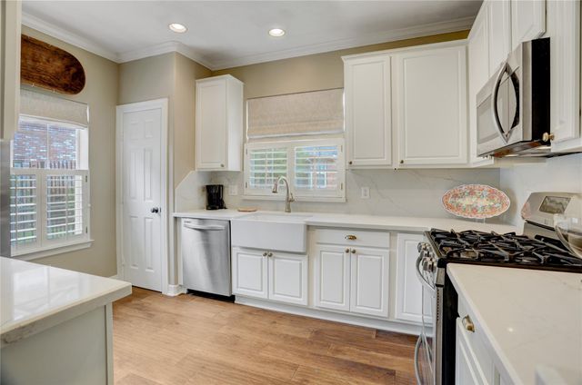 1135 Enclave Square W, Houston, TX 77077
