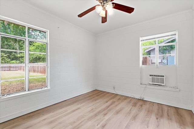 610 Crescent Street, Denton, TX 76201