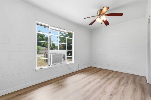 610 Crescent Street, Denton, TX 76201
