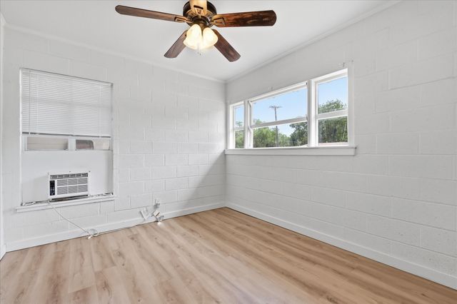 610 Crescent Street, Denton, TX 76201