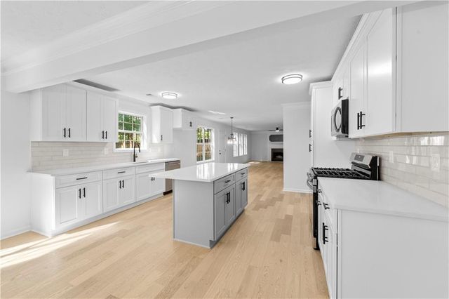 6913 Wynmeadow Drive, Stone Mountain, GA 30087