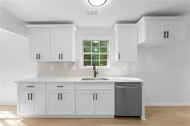 6913 Wynmeadow Drive, Stone Mountain, GA 30087