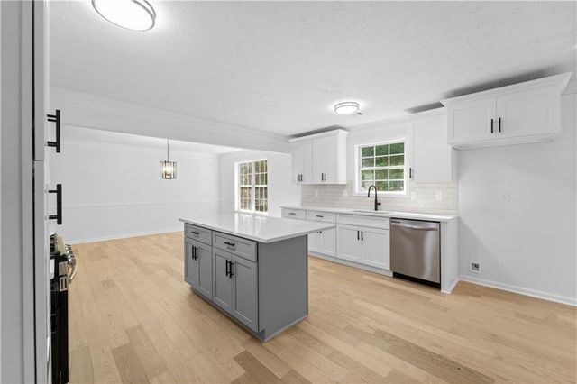 6913 Wynmeadow Drive, Stone Mountain, GA 30087