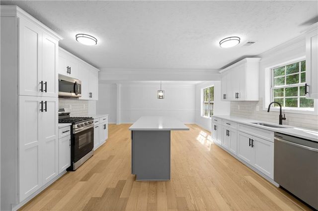 6913 Wynmeadow Drive, Stone Mountain, GA 30087