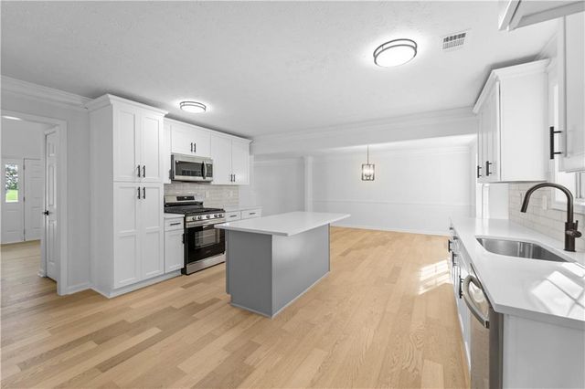 6913 Wynmeadow Drive, Stone Mountain, GA 30087
