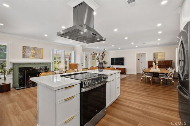 1901 N Greenbrier Street, Santa Ana, CA 92706