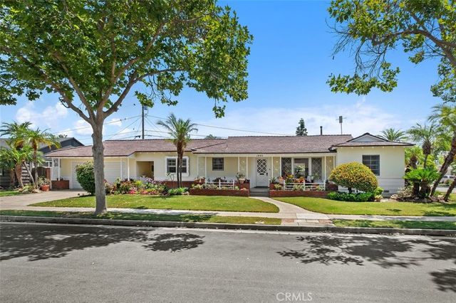 1901 N Greenbrier Street, Santa Ana, CA 92706