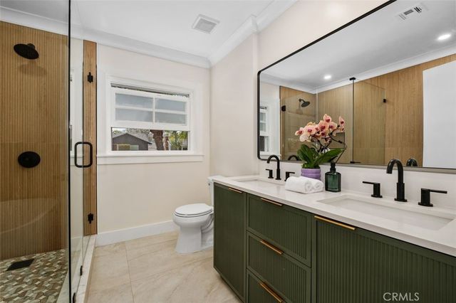 1901 N Greenbrier Street, Santa Ana, CA 92706