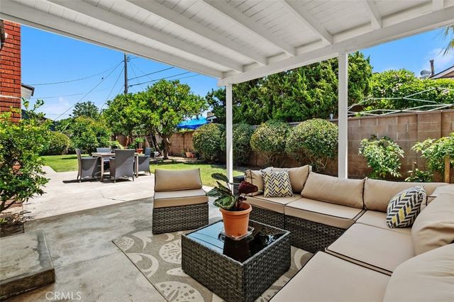 1901 N Greenbrier Street, Santa Ana, CA 92706