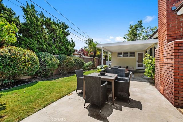 1901 N Greenbrier Street, Santa Ana, CA 92706