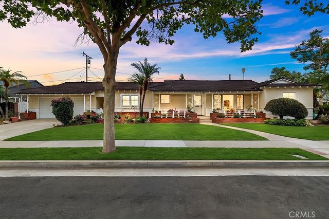 1901 N Greenbrier Street, Santa Ana, CA 92706