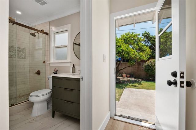 1901 N Greenbrier Street, Santa Ana, CA 92706