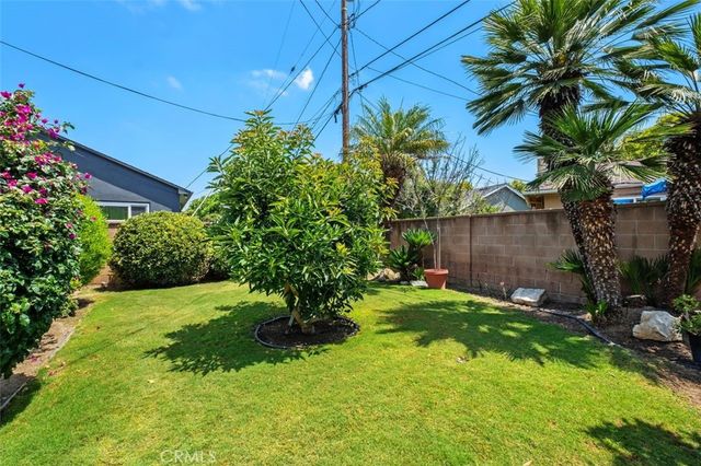 1901 N Greenbrier Street, Santa Ana, CA 92706