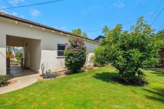 1901 N Greenbrier Street, Santa Ana, CA 92706
