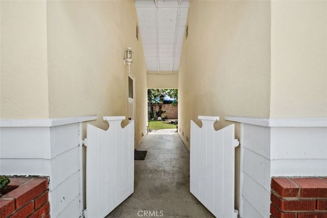 1901 N Greenbrier Street, Santa Ana, CA 92706