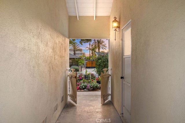 1901 N Greenbrier Street, Santa Ana, CA 92706