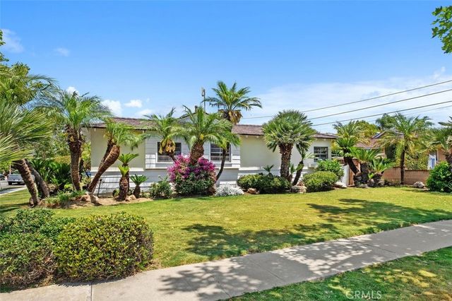 1901 N Greenbrier Street, Santa Ana, CA 92706