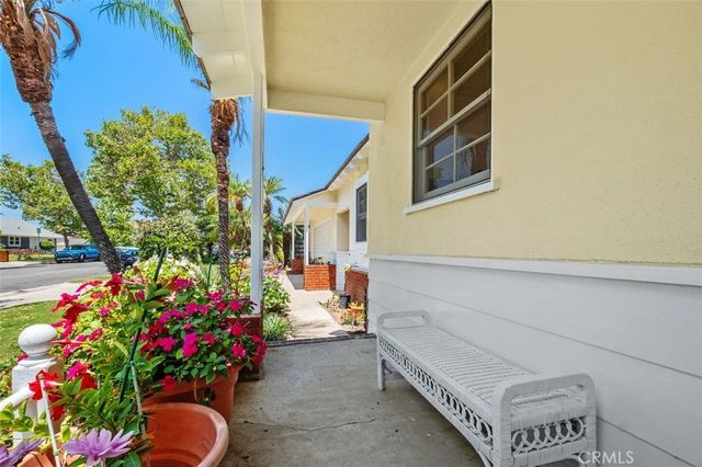 1901 N Greenbrier Street, Santa Ana, CA 92706