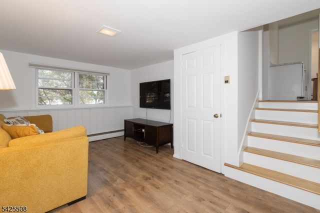 35 Sanford Dr, Randolph Twp., NJ 07869