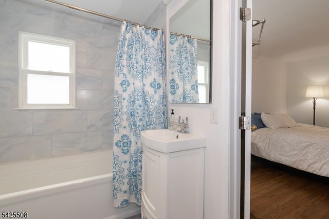 35 Sanford Dr, Randolph Twp., NJ 07869