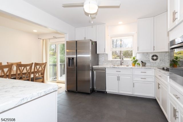 35 Sanford Dr, Randolph Twp., NJ 07869