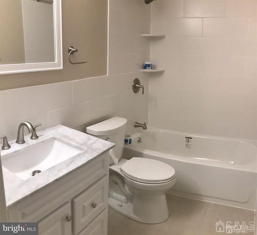 4811 RAVENS CREST DR, Plainsboro, NJ 08536